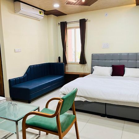Hotel Shri Shiv Ganga Bhakt Niwas Ujjain Exterior foto