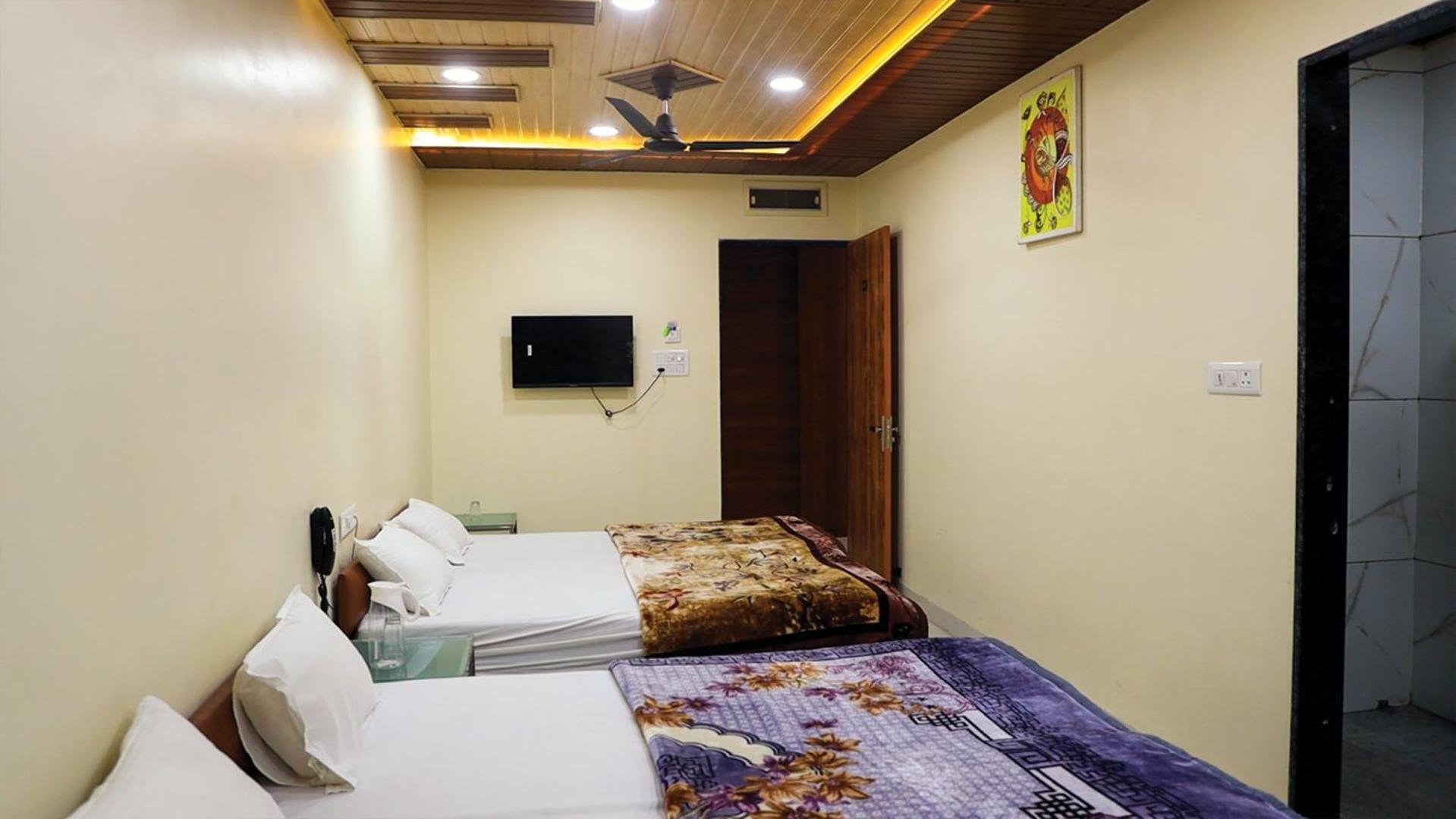 Hotel Shri Shiv Ganga Bhakt Niwas Ujjain Exterior foto