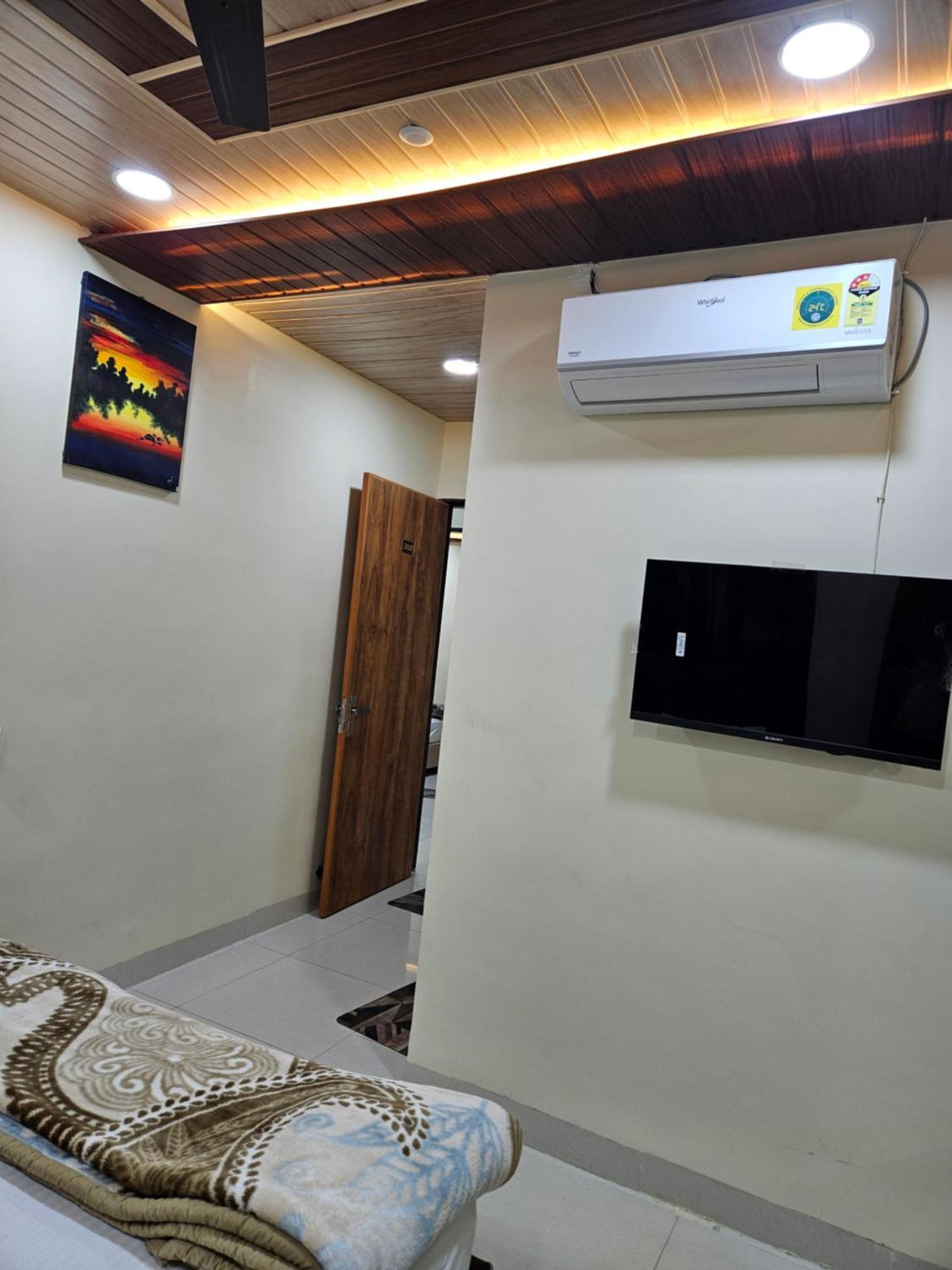 Hotel Shri Shiv Ganga Bhakt Niwas Ujjain Exterior foto