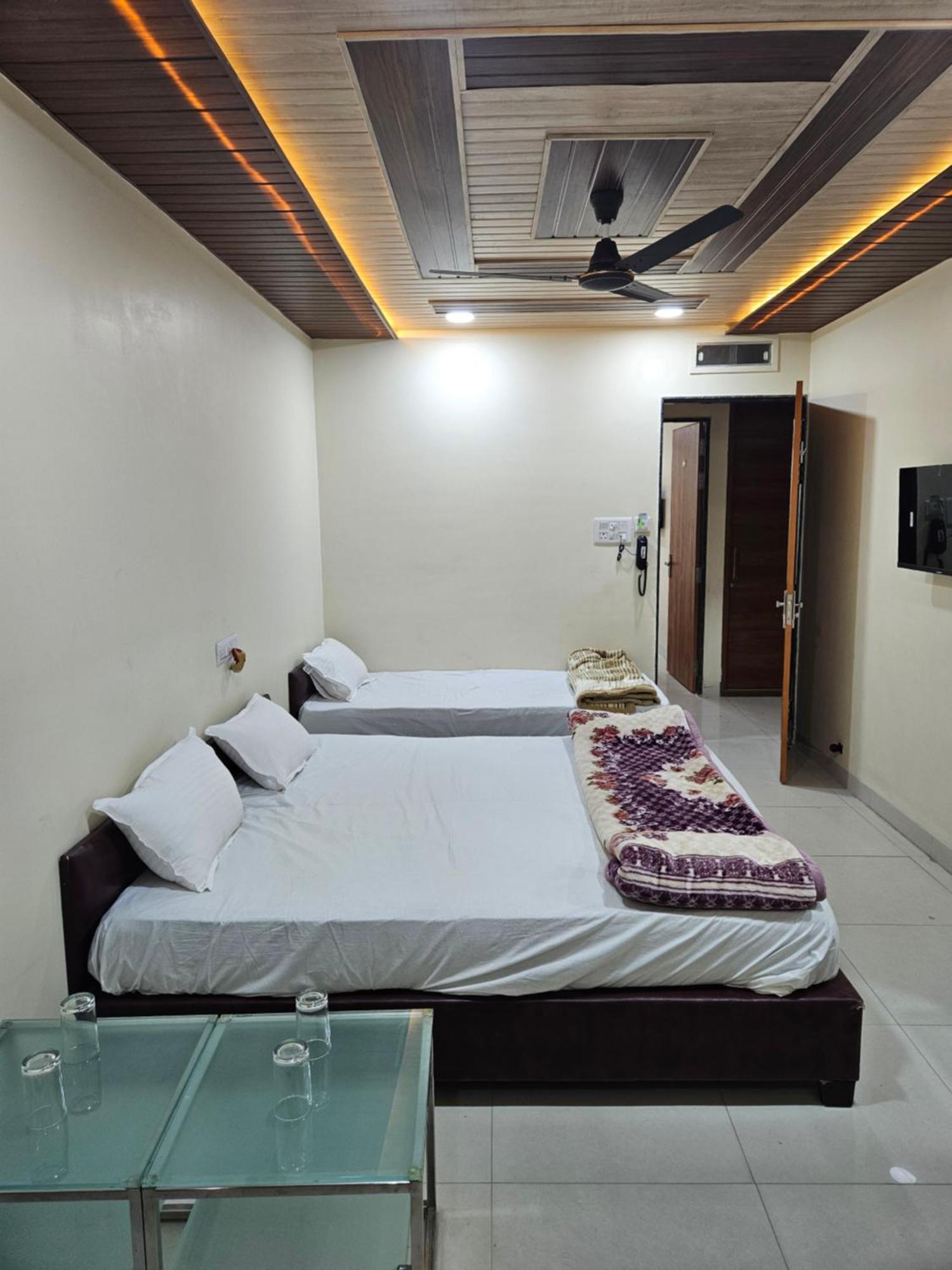 Hotel Shri Shiv Ganga Bhakt Niwas Ujjain Exterior foto