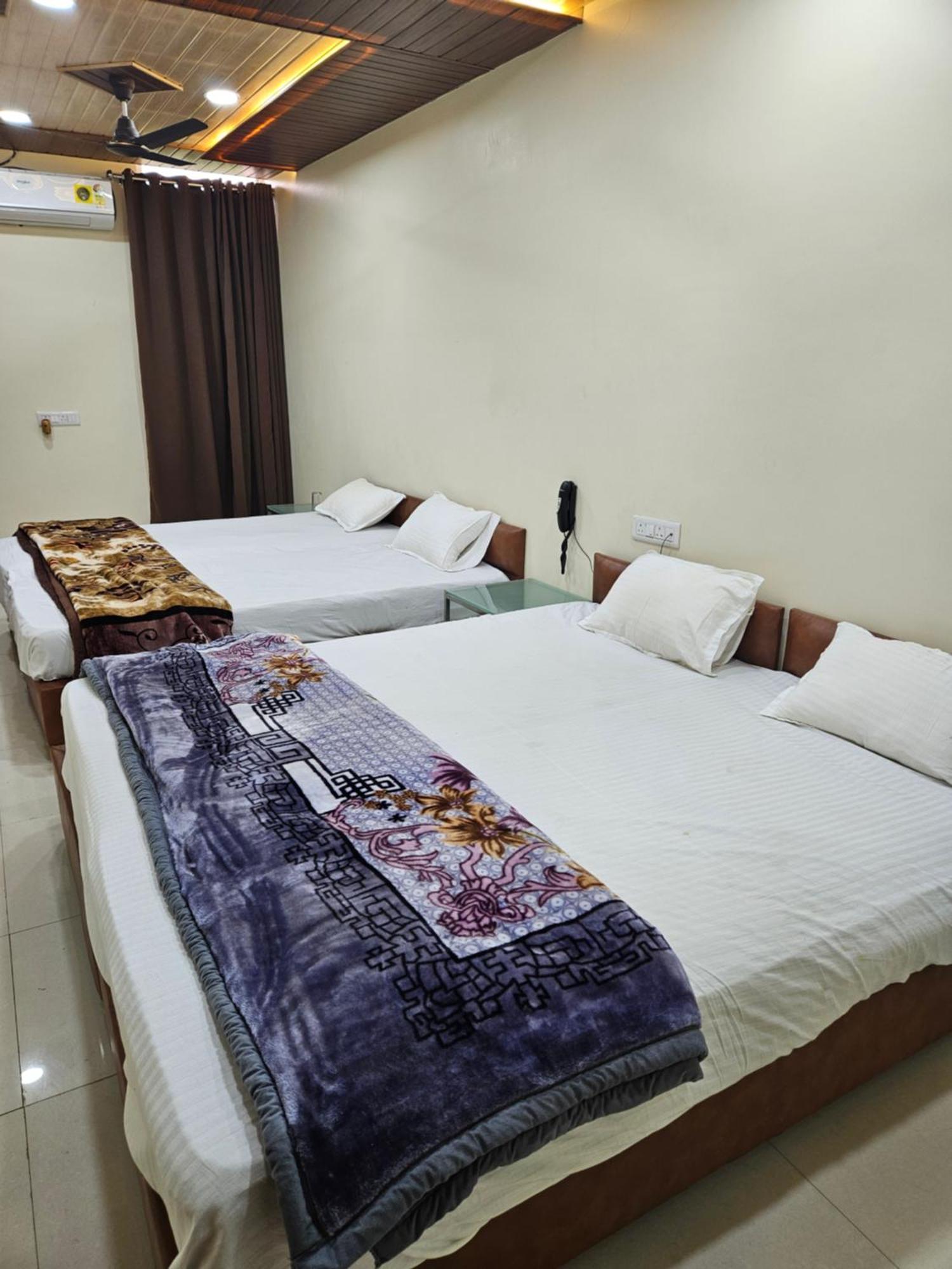 Hotel Shri Shiv Ganga Bhakt Niwas Ujjain Exterior foto