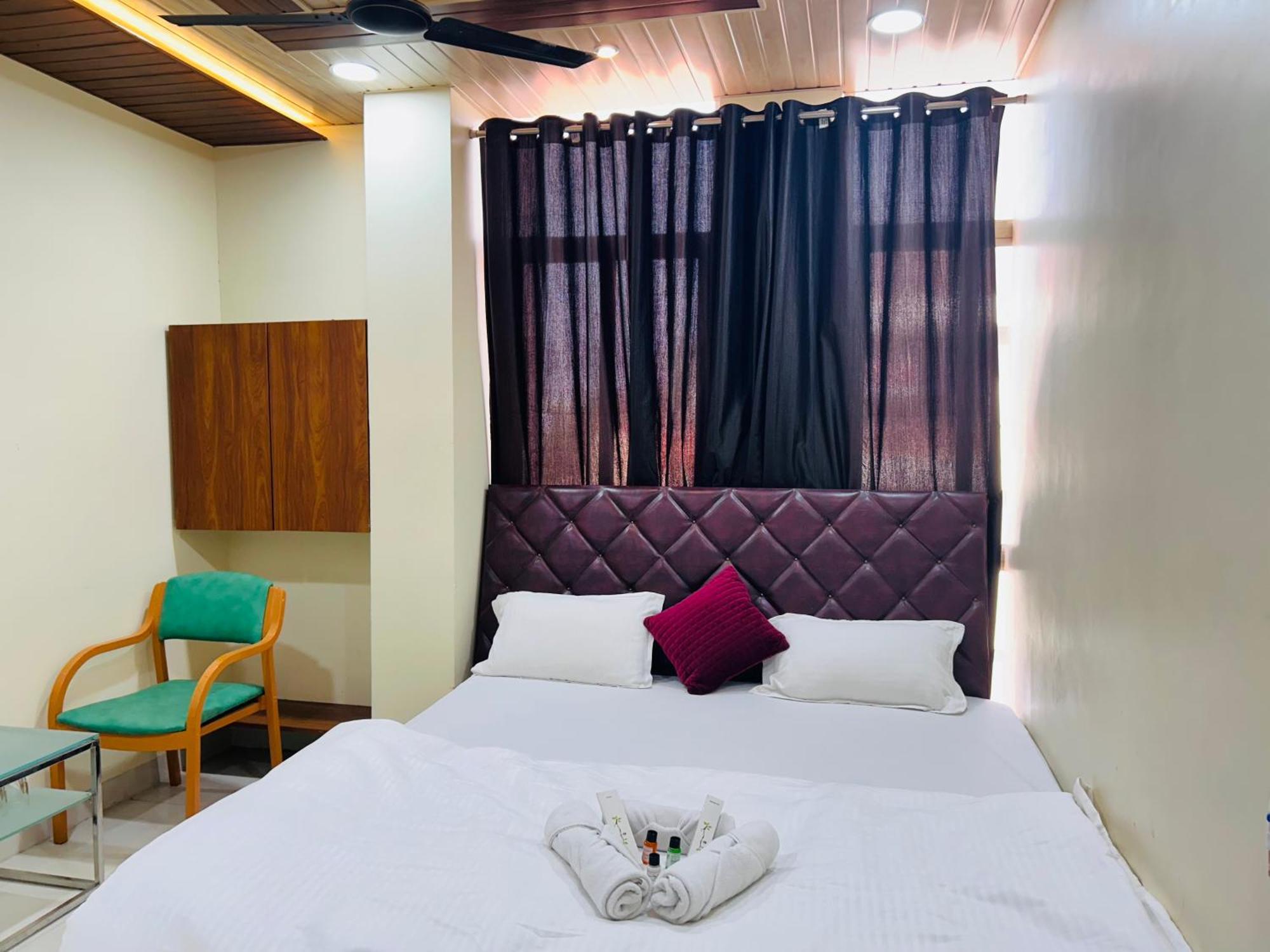 Hotel Shri Shiv Ganga Bhakt Niwas Ujjain Exterior foto